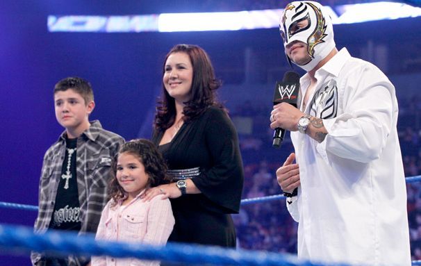 Rey Mysterio Family Pictures, Wife, Son, Daughter, Age, Siblings
