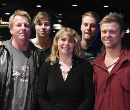 Luke Hemmings Family Photos, Parents, Girlfriend, Height