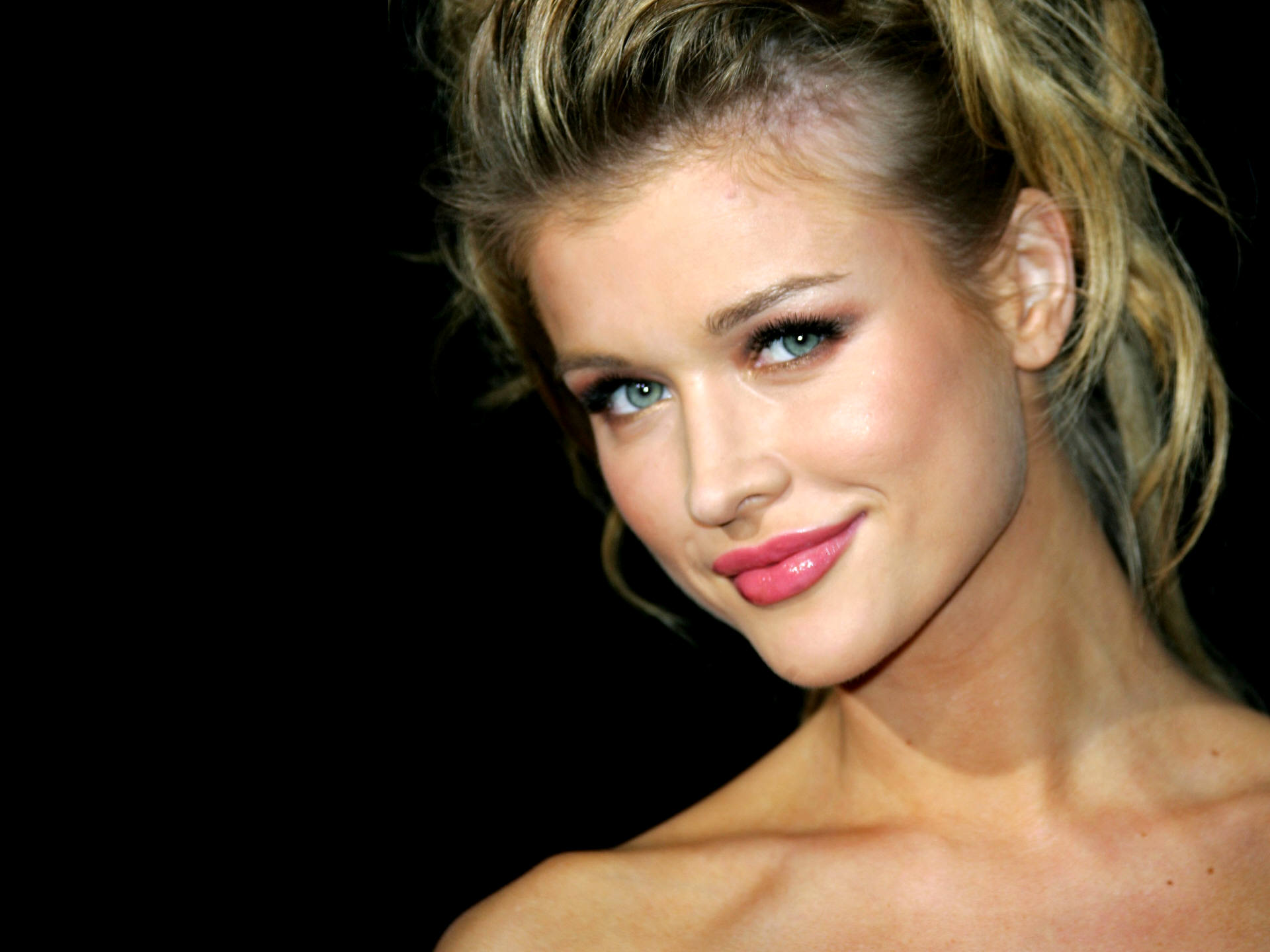 Joanna Krupa Family Pictures, Spouse, Sister, Age, Height