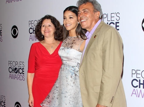 Gina Rodriguez Family Pictures, Boyfriend, Age, Sister